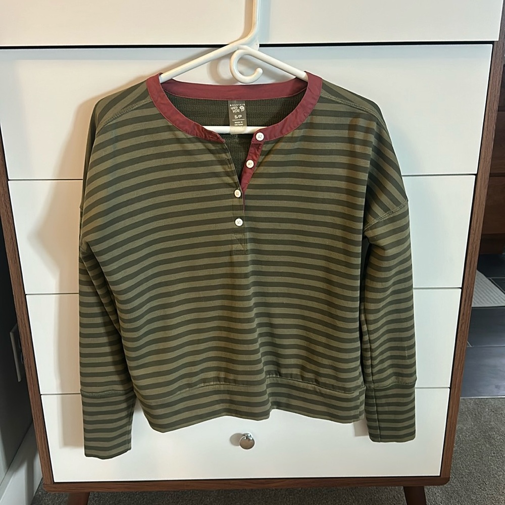 Mountain hard wear, small, striped long sleeve